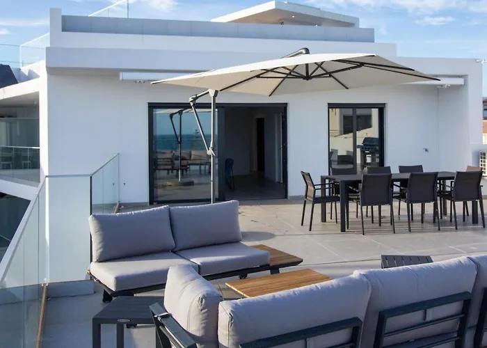 Panoramic N Apartment - Rooftop Pool & Sea View & Bbq